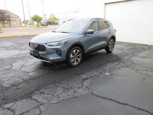 Certified 2024 Ford Escape Platinum AWD/4WD image 3