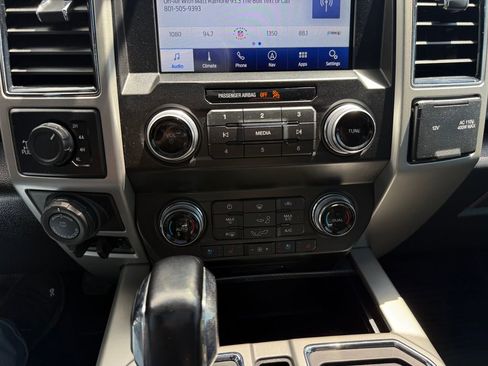 Used 2020 Ford F150 Lariat w/ Equipment Group 502A Luxury AWD/4WD image 30