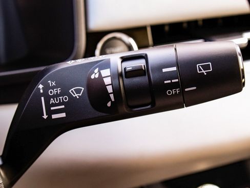 New 2025 Mitsubishi Outlander SE image 29