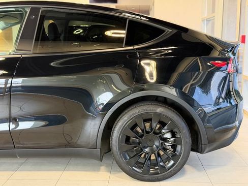 Used 2021 Tesla Model Y Long Range AWD/4WD image 9