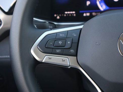 New 2026 Volkswagen Taos SE image 20