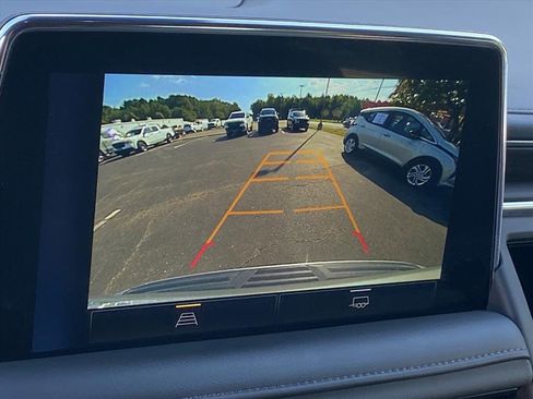 Used 2024 Chevrolet Suburban LT image 16