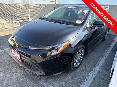 Used 2025 Toyota Corolla LE FWD image 2