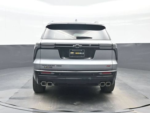 Used 2024 Chevrolet Traverse RS w/ LPO, Floor Liner Package AWD/4WD image 5