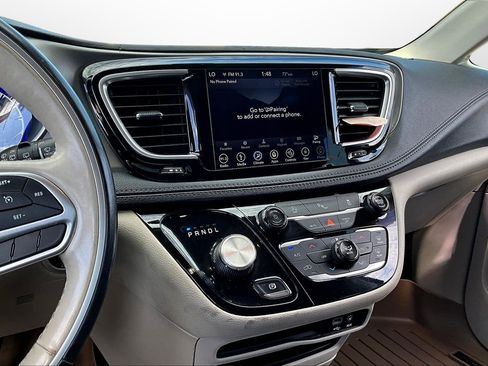Used 2019 Chrysler Pacifica Limited image 6