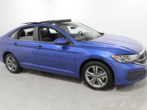 Certified 2023 Volkswagen Jetta SE w/ Panoramic Sunroof Package image 1