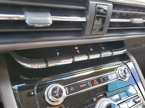 Certified 2022 Lincoln Corsair FWD w/ Equipment Group 101A image 27