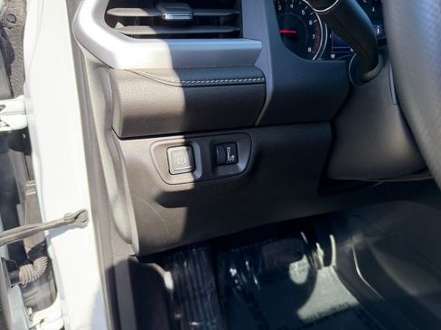 Used 2022 GMC Acadia SLE w/ Driver Convenience Package AWD/4WD image 19