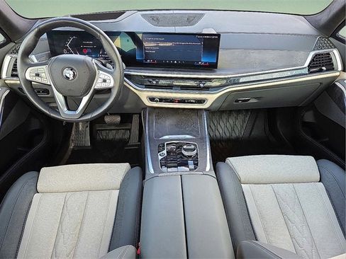 Used 2025 BMW X7 xDrive40i w/ Executive Package image 13