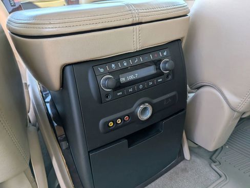 Used 2011 Cadillac Escalade Premium image 43