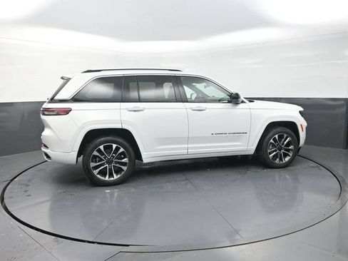 Used 2023 Jeep Grand Cherokee Overland AWD/4WD image 10