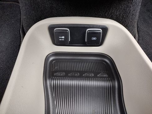 Used 2020 Chrysler Pacifica Touring-L Plus image 32