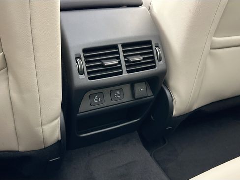 Used 2025 Land Rover Discovery Sport S image 24