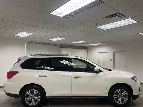 Used 2019 Nissan Pathfinder SL image 4