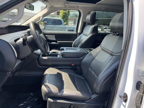 Used 2025 Ford Expedition Active AWD/4WD image 29