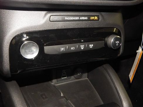 New 2025 Ford Escape SE w/ PHEV Premium Package FWD image 24