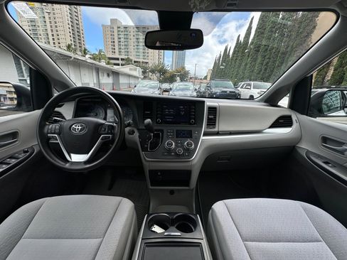 Used 2020 Toyota Sienna LE FWD image 21
