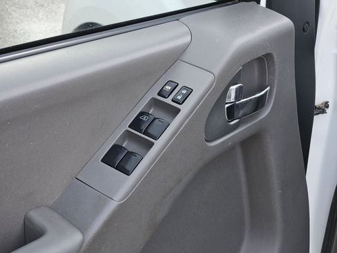 Used 2016 Nissan Frontier Desert Runner image 12