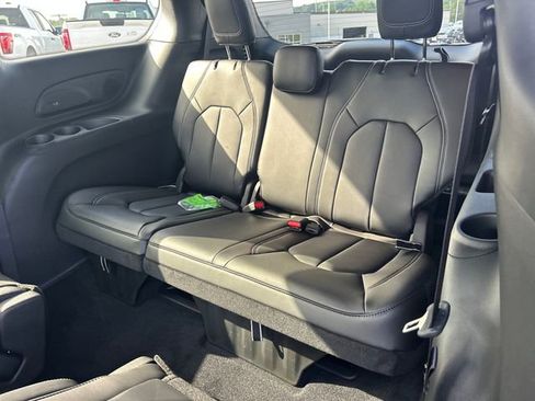 New 2026 Chrysler Pacifica Select image 33