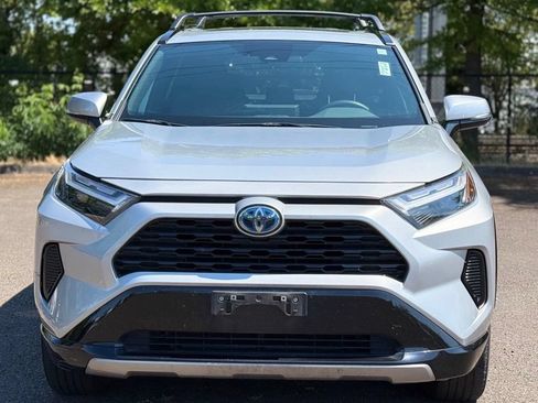 Used 2024 Toyota RAV4 SE w/ Convenience Package AWD/4WD image 8