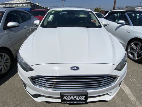 Used 2019 Ford Fusion SE FWD image 3