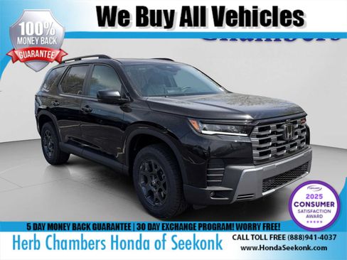 Used 2025 Honda Pilot TrailSport image 30