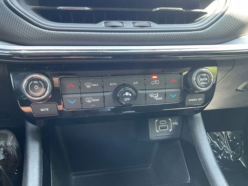Used 2022 Jeep Compass Trailhawk w/ Sun and Sound Group AWD/4WD image 17