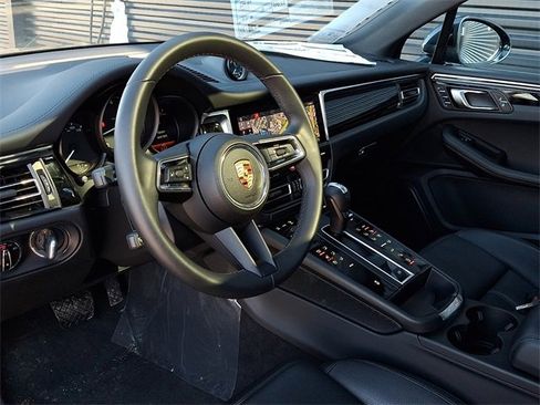 New 2025 Porsche Macan image 4