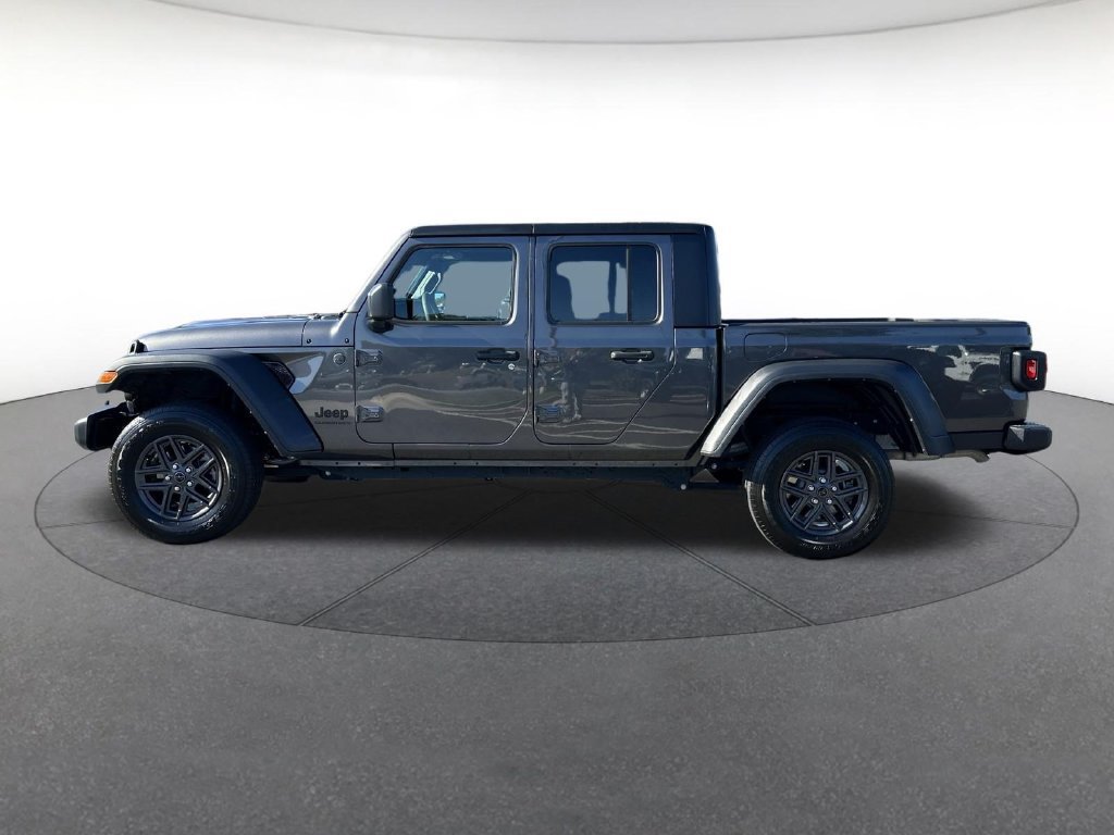 Used 2025 Jeep Gladiator Sport AWD/4WD image 2