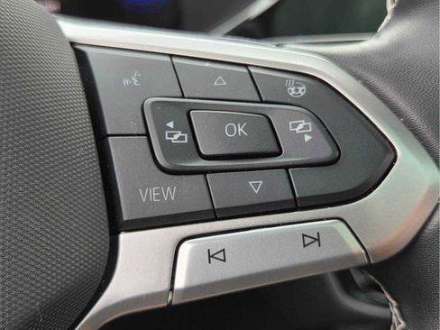 Used 2024 Volkswagen Taos SE w/ Panoramic Sunroof Package image 33