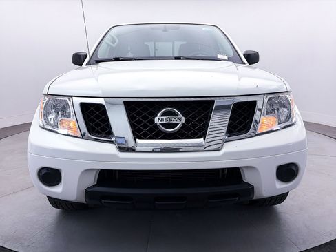 Used 2019 Nissan Frontier SV image 2