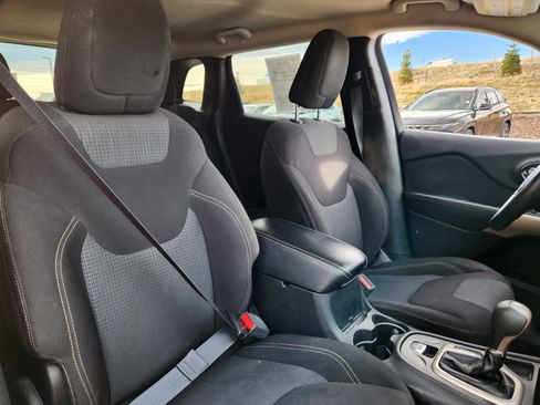 Used 2017 Jeep Cherokee Latitude w/ Safety/Convenience Group image 15