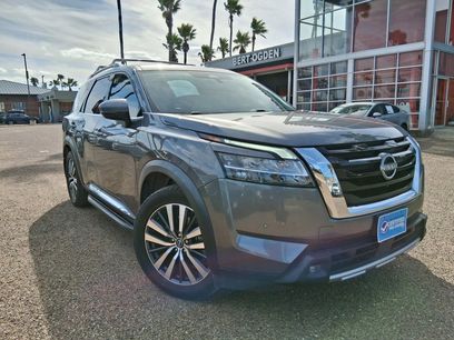 Used 2022 Nissan Pathfinder Platinum w/ Lighting Package (N93)