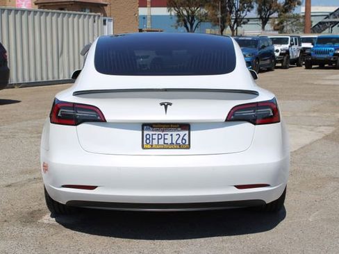Used 2018 Tesla Model 3 Long Range RWD image 4