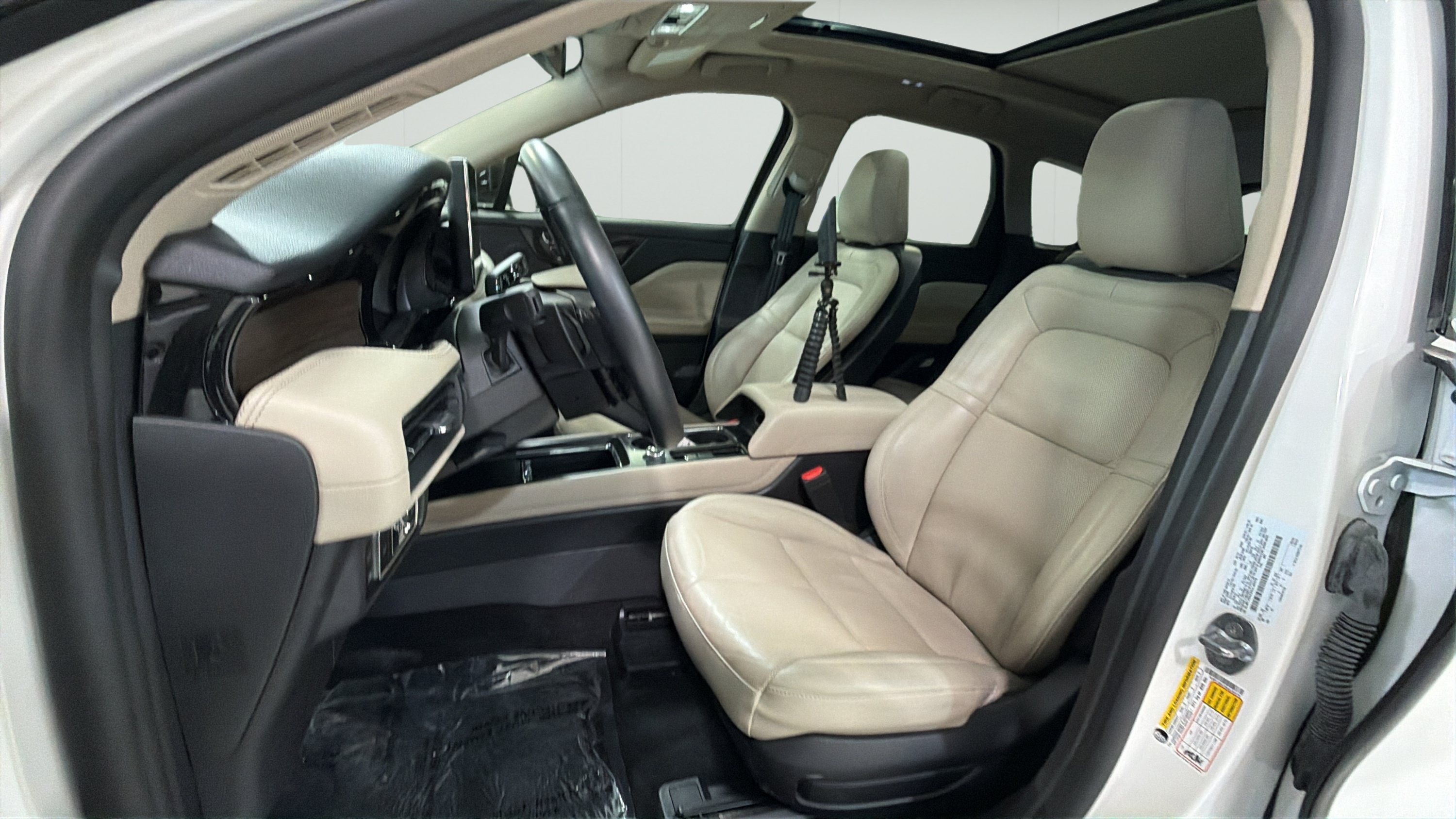 Used 2025 Lincoln Corsair Grand Touring AWD/4WD image 9