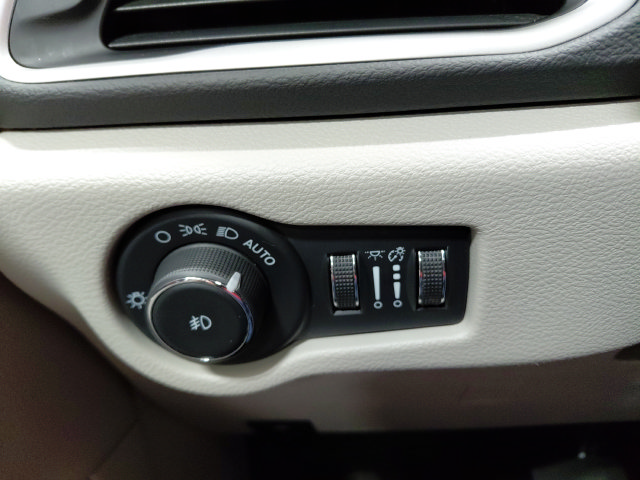 Used 2024 Chrysler Pacifica Touring-L FWD image 44