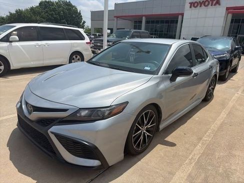 Used 2024 Toyota Camry SE FWD image 3