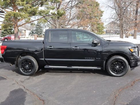 Used 2018 Nissan Titan SV w/ SV Convenience Package image 3