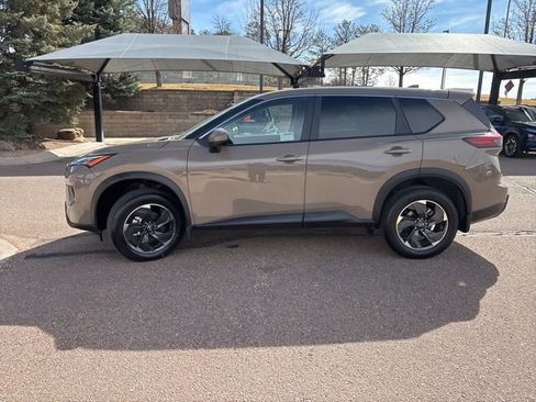 Used 2024 Nissan Rogue SV image 5