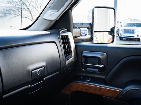 Used 2018 Chevrolet Silverado 2500 High Country image 42