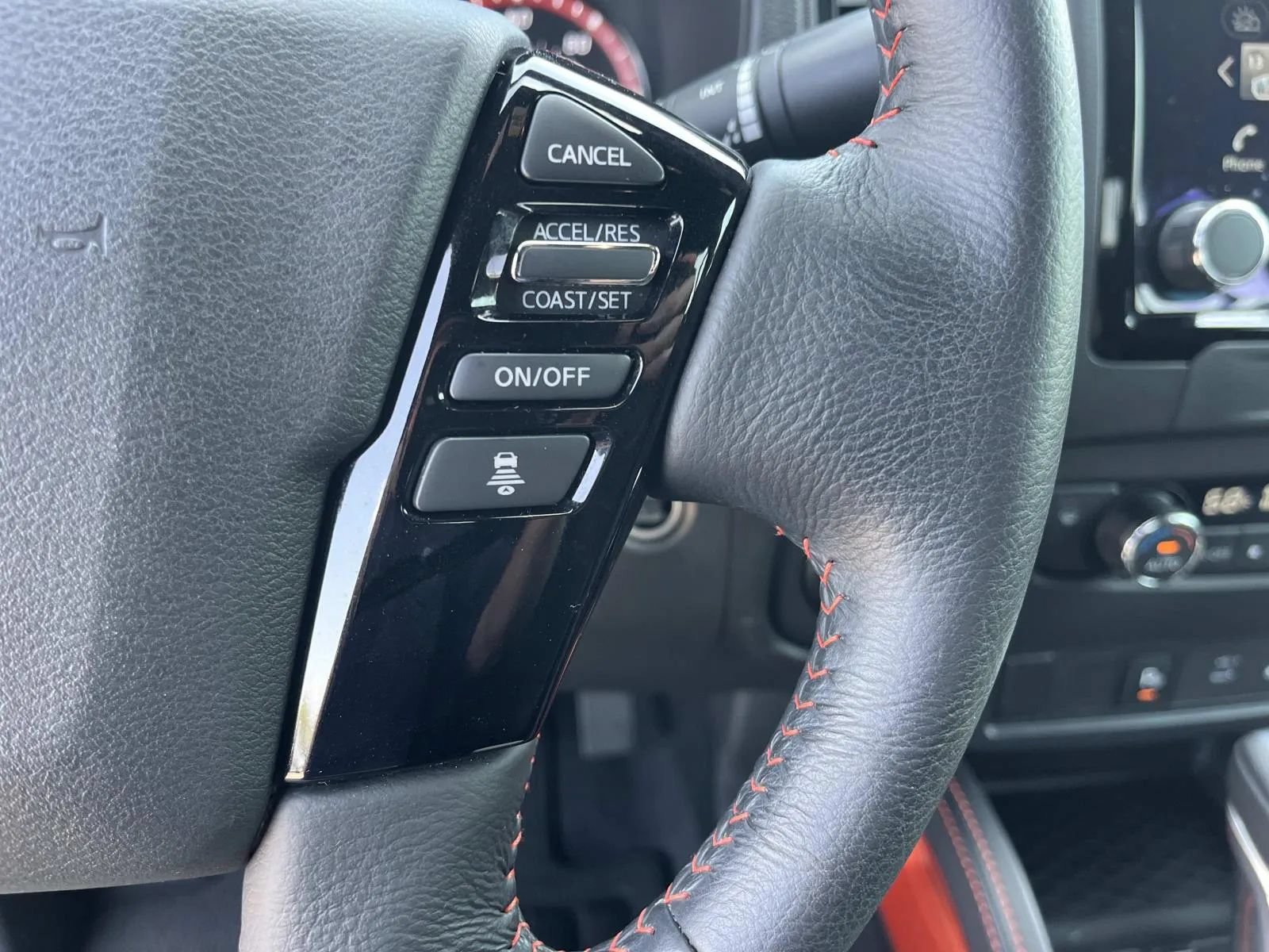 Used 2024 Nissan Frontier PRO-4X w/ Technology Package AWD/4WD image 31