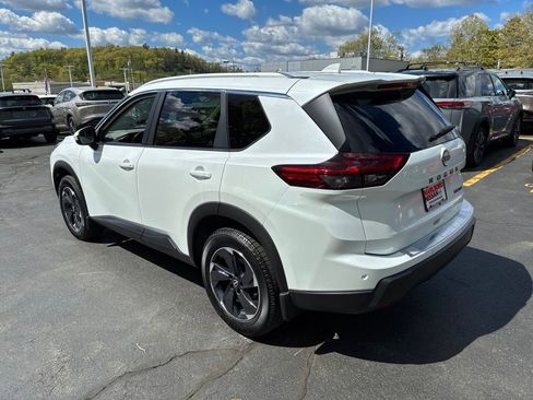 Certified 2024 Nissan Rogue SV w/ SV Premium Package AWD/4WD image 5