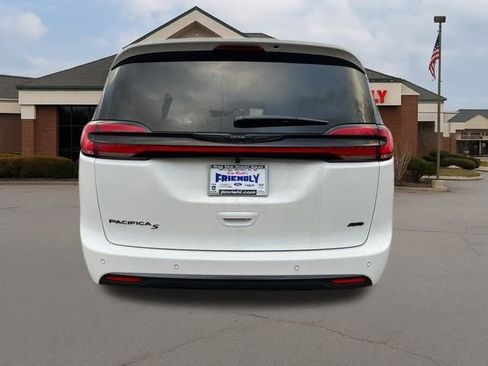 New 2026 Chrysler Pacifica Select image 13