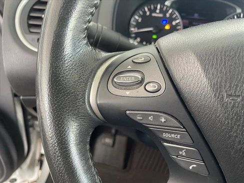 Used 2017 Nissan Pathfinder Platinum image 17