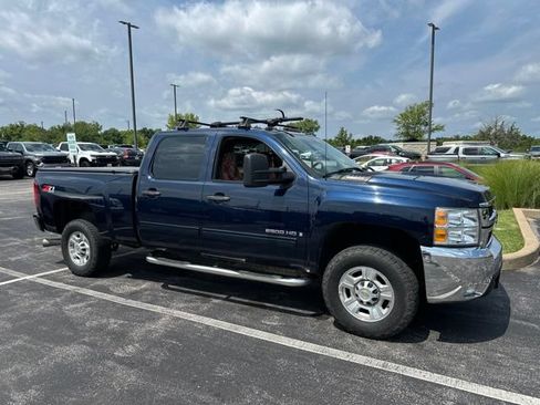 Used 2009 Chevrolet Silverado 2500 LT w/ Exterior Plus Package AWD/4WD image 3
