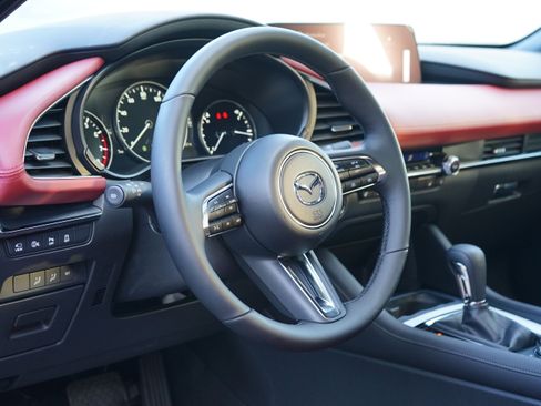 New 2026 MAZDA MAZDA3 Hatchback w/Premium Plus Pkg image 11