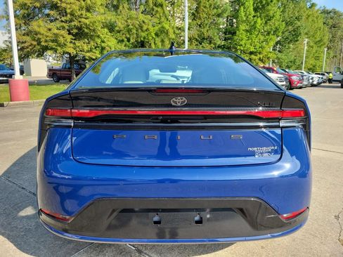 Used 2026 Toyota Prius XLE FWD image 4