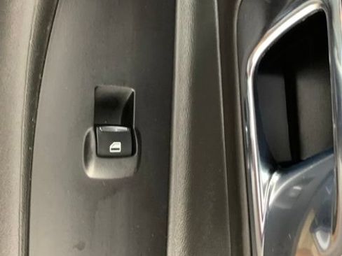 Used 2018 Ford Taurus SEL FWD image 32