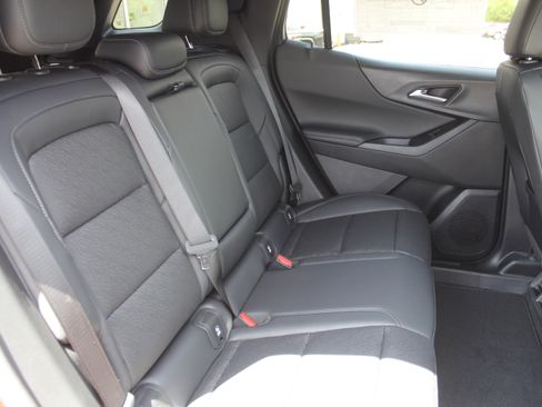 New 2026 Chevrolet Equinox LT w/ Convenience Package II FWD image 16