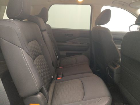 Used 2024 Nissan Pathfinder S FWD image 19